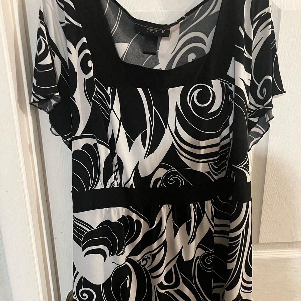 Venezia womens Black and White tye back shirt